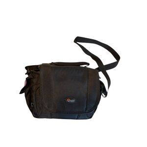 Lowepro Edit 110 Camera Bag With Adjustable Shoulder Strap & Multiple Pockets